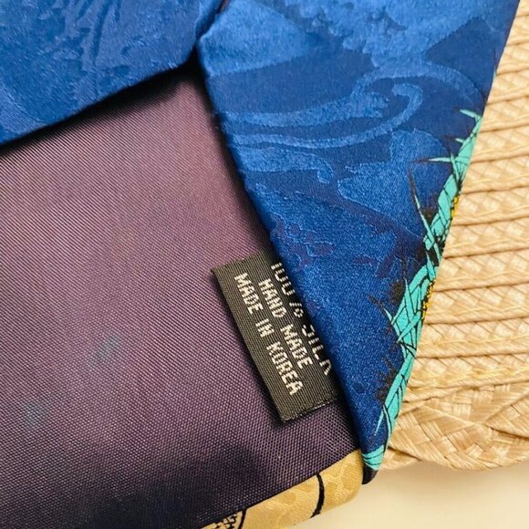 Big Dogs Big Kahuna Beach Warrior Surfboard Men's 100% Silk Tie - Picture 4 of 4